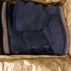 Blue Size 7 Ugg Boots with Bow